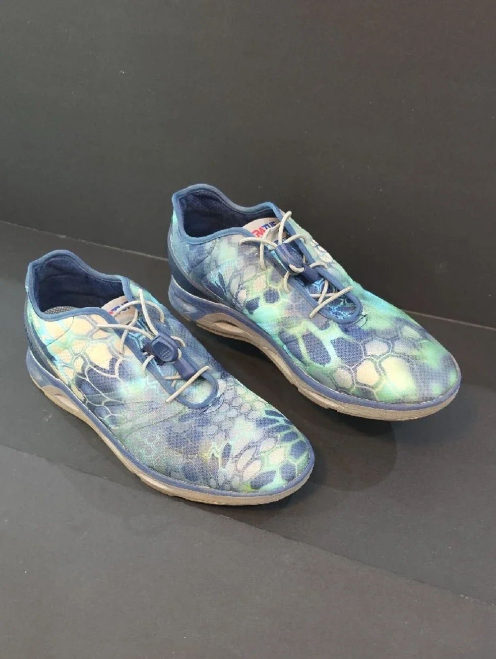 Blue-Green Men's Patterned Lace-Lock Athletic Sneakers Size 10.5